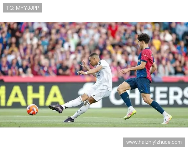 姆巴佩突入禁区遭对方侵犯却未获裁判判罚引发争议